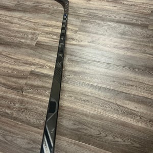 * Used Blacked Out Sr Left Bauer Nexus Geo Stick 70 Flex P28 Curve *