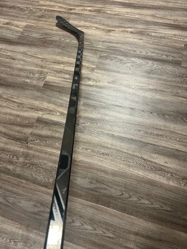 * Used Blacked Out Sr Left Bauer Nexus Geo Stick 70 Flex P28 Curve *