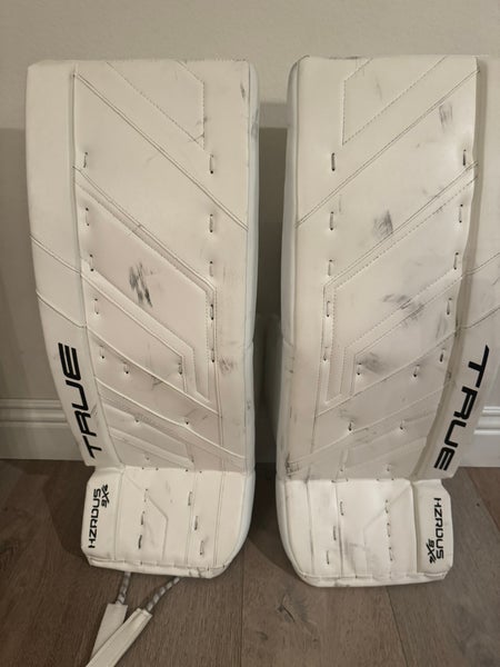 32+2
True Hzrdus 9x4 Goalie Leg Pads (Used)
