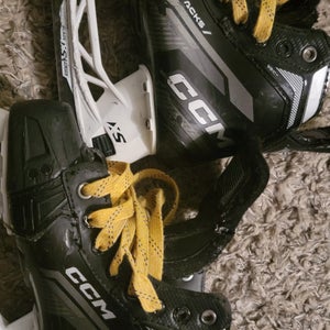 CCM 552 Tacks Hockey Skates Regular Width Size 2.5 (Used)
