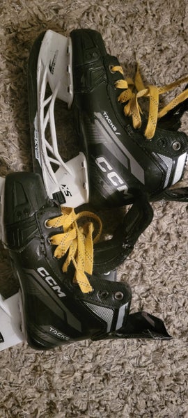 CCM 552 Tacks Hockey Skates Regular Width Size 2.5 (Used)