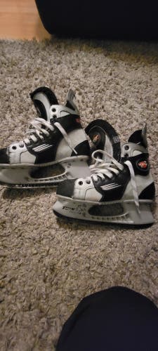 Bauer Vapor 6 Hockey Skates 7 (Used)