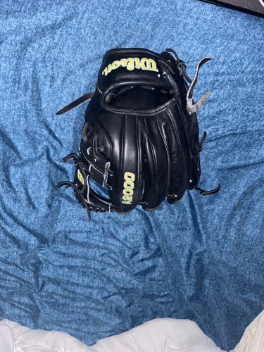 Wilson RH Infield A2000 Baseball Glove 11.5" (Used)