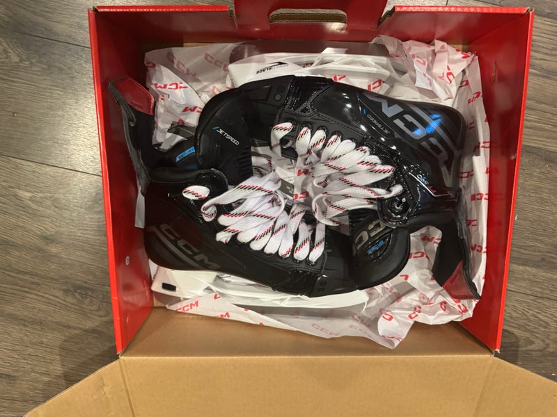 CCM JetSpeed FT690 Hockey Skates Regular Width 6 (New)