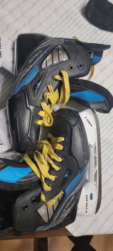 True TF7 Hockey Skates Regular Width Size 4.5 (Used)