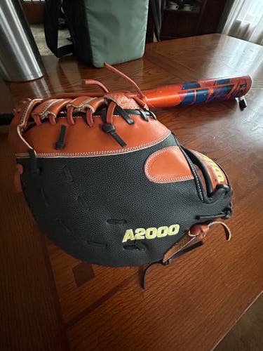 Wilson RH A2000 Baseball Glove 12.5" (New)