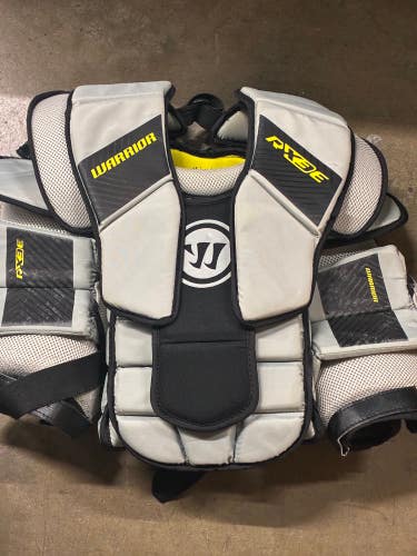 Junior Small / Medium Warrior Ritual X3E Goalie Chest Protector (Used)
