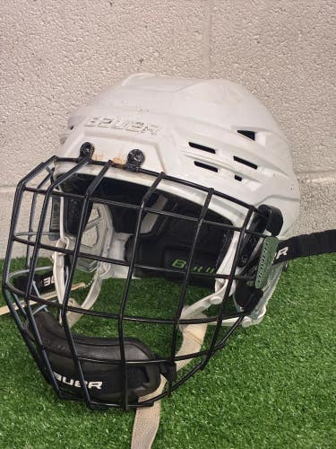 White Small Bauer Re-Akt 85 Helmet (Used)