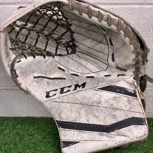 White Junior CCM Eflex 3.5 Goalie Glove Regular (Used)