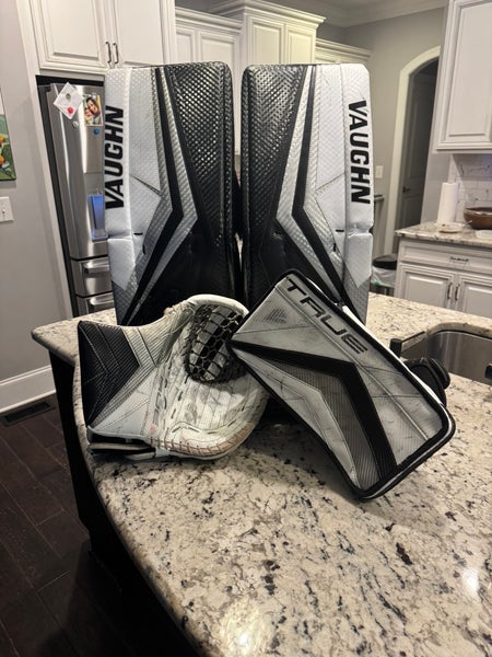 Vaughn SLR4 Pro Carbon Pads with True PX3 Gloves