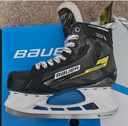 Used Intermediate Bauer Supreme M3 Hockey Skates Regular Width Size 5.5 (Fit2)