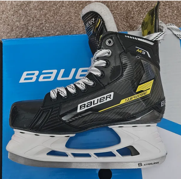 Used Intermediate Bauer Supreme M3 Hockey Skates Regular Width Size 5.5 (Fit2)