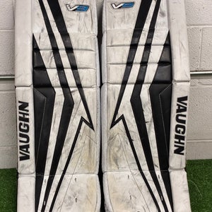 28" Junior Vaughn Velocity V9 Goalie Leg Pads (Used)