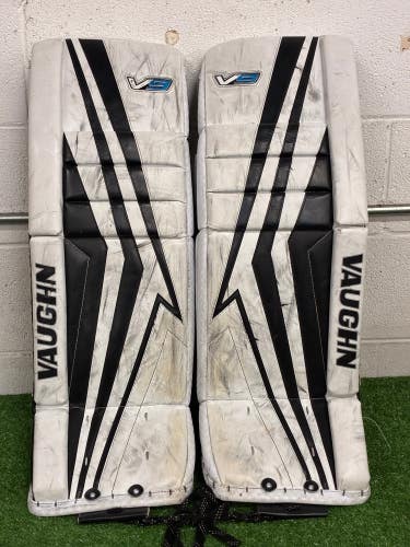 28" Junior Vaughn Velocity V9 Goalie Leg Pads (Used)