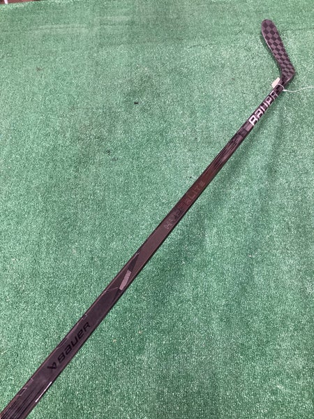 Senior Bauer Vapor Hyperlite 2 Hockey Stick Left Hand P28 (New)
