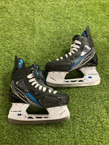 Junior True TF7 Hockey Skates Regular Width Size 4 (New)