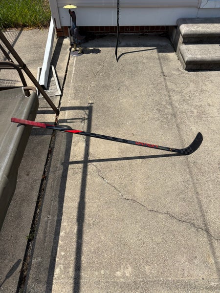 Junior Bauer Vapor FlyLite Right Handed Hockey Stick P88 (Used)