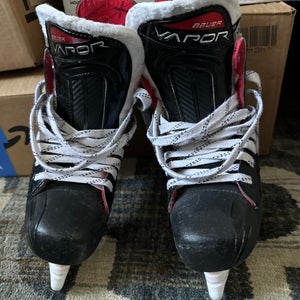 Bauer Vapor Hockey Skates Regular Width  Size 4 (New)