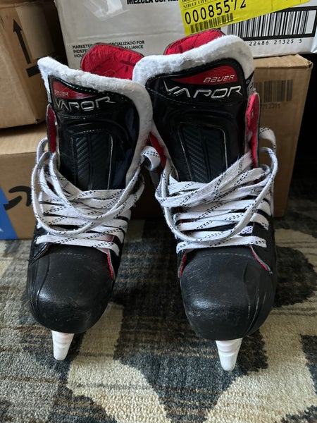 Bauer Vapor Hockey Skates Regular Width  Size 4 (New)