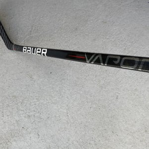 Youth Bauer Vapor Hyperlite RH Hockey Stick P28