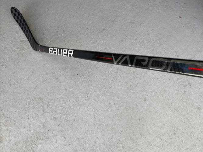 Youth Bauer Vapor Hyperlite RH Hockey Stick P28