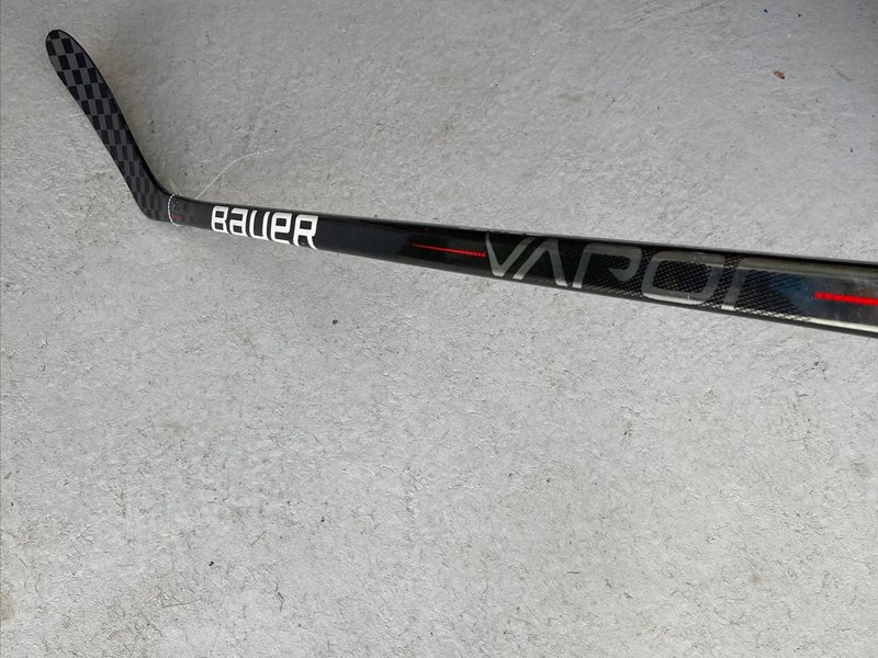 Youth Bauer Vapor Hyperlite RH Hockey Stick P28