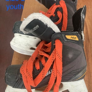 Bauer Supreme 140 Hockey Skates Regular Width Size 2 (Used)