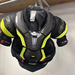 Brand New Jr. medium Bauer Vapor 3X PRO Ice Hockey Player Shoulder Pads