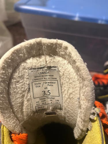 CCM Tacks Hockey Skates Size 3.5 (Used)