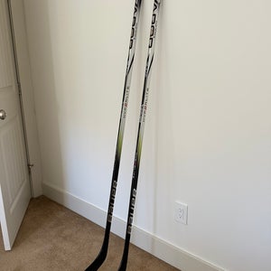 Intermediate Bauer Vapor Hyperlite 2 Right Handed Hockey Stick P92 (New)