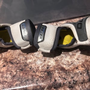 Youth Medium Bauer Supreme 170 Elbow Pads (Used)