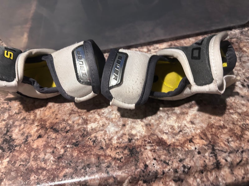 Youth Medium Bauer Supreme 170 Elbow Pads (Used)