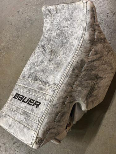 White Intermediate Bauer GSX Goalie Gloves & Blockers Regular (Used)