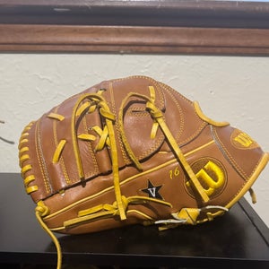 Wilson LH Pitcher's A2000 Baseball Glove 11.75" (New)