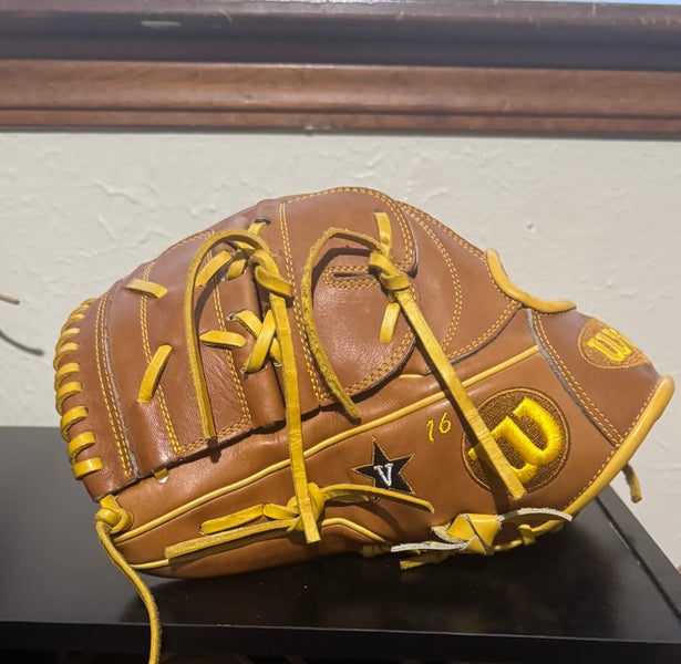 Wilson LH Pitcher's A2000 Baseball Glove 11.75" (New)