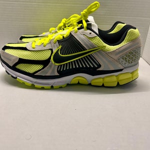 Brand New Nike Vomero 5 size 10