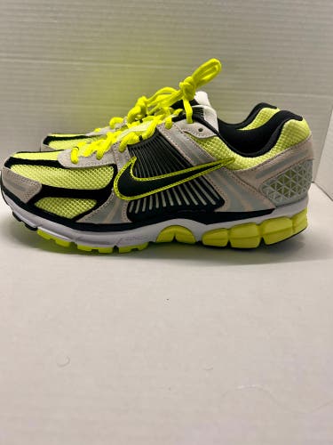 Brand New Nike Vomero 5 size 10