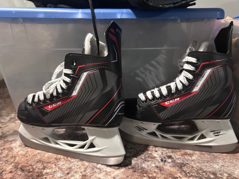 CCM JetSpeed 250 Hockey Skates Size 4 (New)