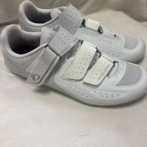 EURO Size 41 Pearl Izumi Cycling Shoes.  White.