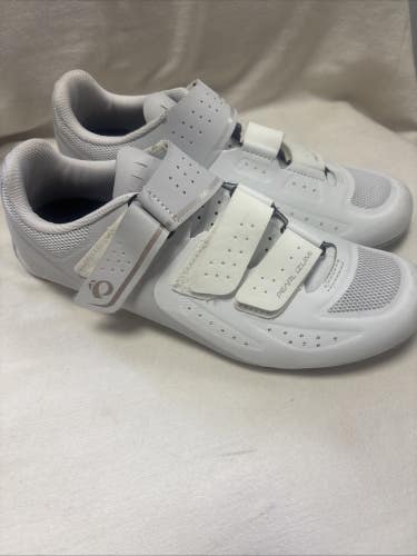 EURO Size 41 Pearl Izumi Cycling Shoes. White.