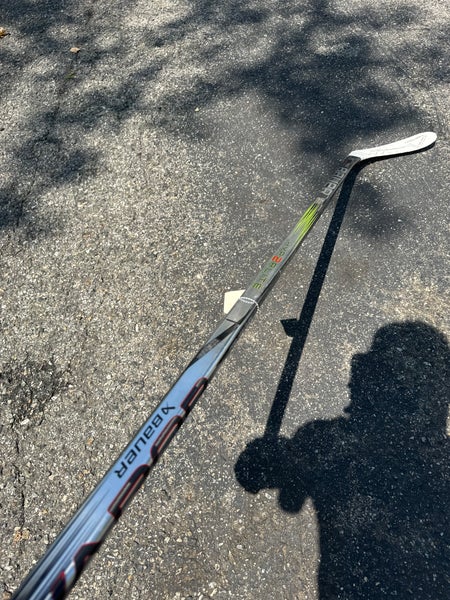 Senior Bauer Hyperlite 2 Hockey Stick Right Handed P28 (Used)