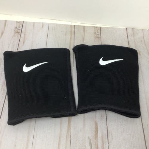 Nike Essential Volleyball Knee Pads Size Med/Large Black (Gently Used)