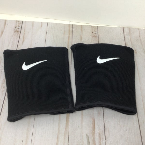 Nike Essential Volleyball Knee Pads Size Med/Large Black (Gently Used)