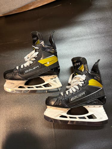 Bauer Supreme UltraSonic Hockey Skates 8.5 (Used)