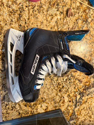 Bauer Nexus N8000 Hockey Skates Regular Width Size 6.5 (Used)