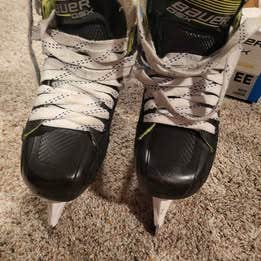 Bauer GSX Hockey Goalie Skates Extra Wide Width Size 2.5 (Used)