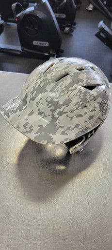 Used Under Armour HEAT GEAR 5 7/8 - 6 3/4 Batting Helmet No Mask None S/M 11497-S000151189