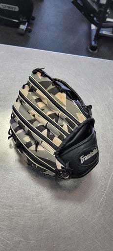 Used Franklin 9.5 INCH BB/SB Glove RH Throw Black 9 1/2" 11497-S000151188