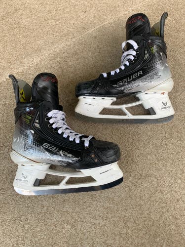 Bauer Vapor Hyperlite 2 Hockey Skates 6.5 (Used)...................