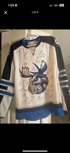 Manitoba Moose Home Jersey 2015-16 Season Signed By Team